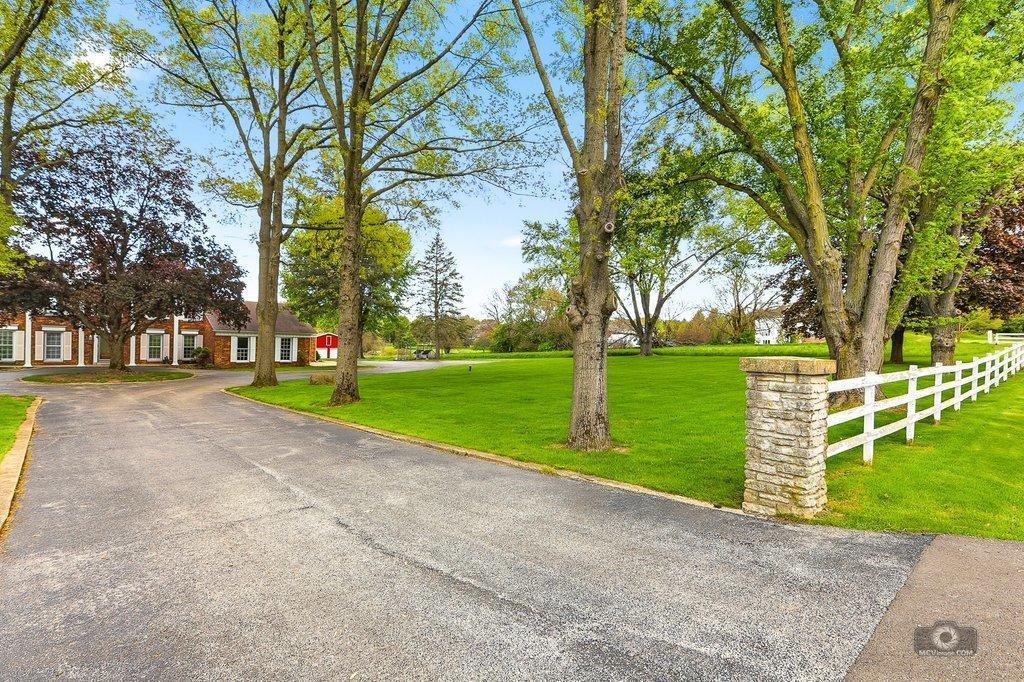 39W093 Silver Glen Rd., St. Charles, IL 60175