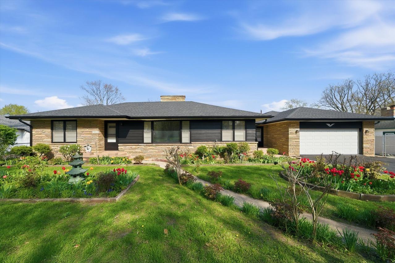 1907 Elim Ave., Zion, IL 60099