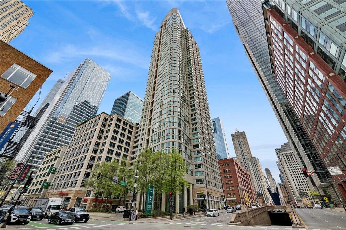 345 N Lasalle Dr. #2706, Chicago, IL 60654