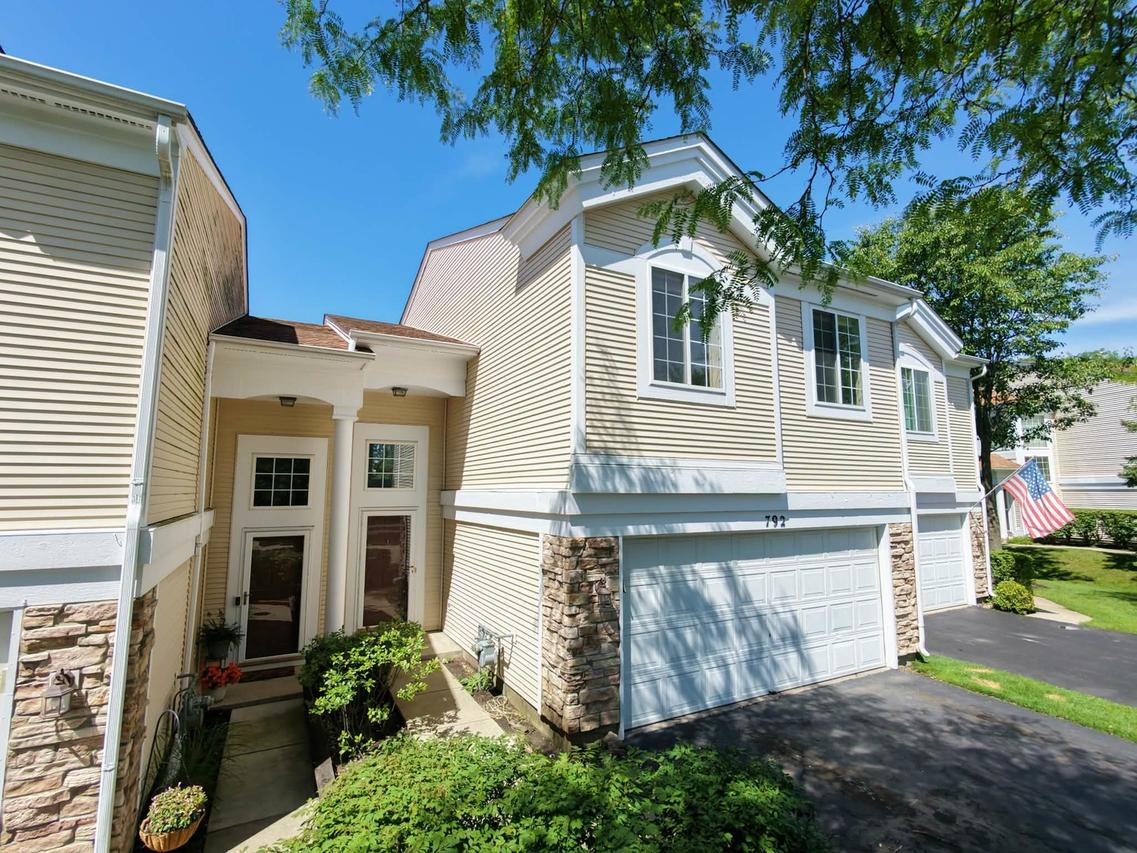 792 Mesa Dr., Elgin, IL 60123