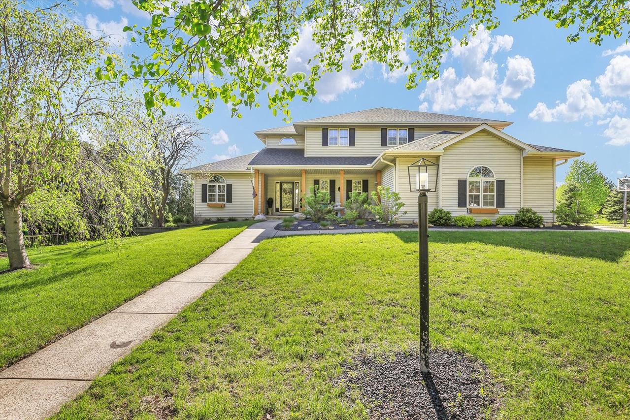 701 Kimela Dr., Mahomet, IL 61853