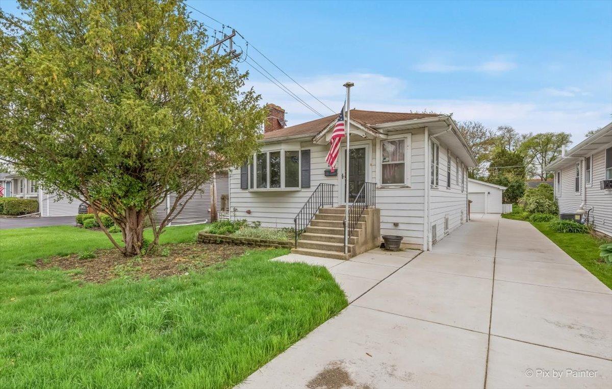 217 W School St., Villa Park, IL 60181