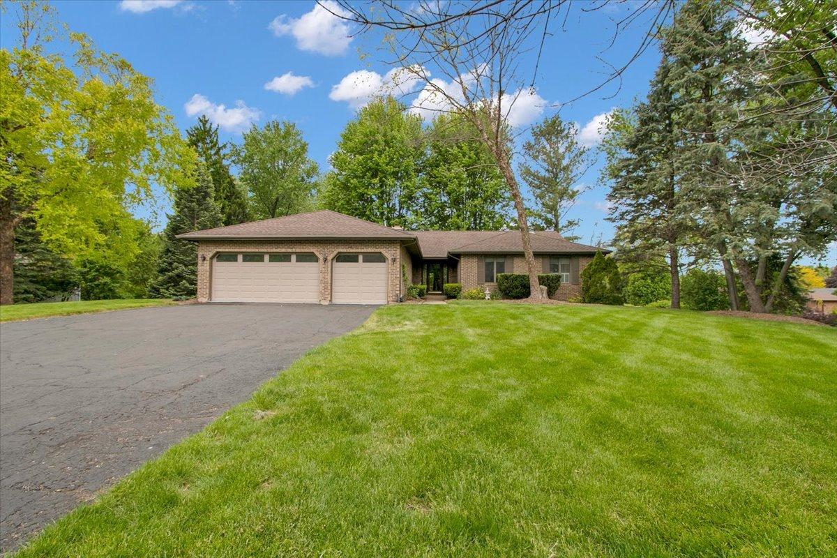 90 Briargate Rd., Cary, IL 60013
