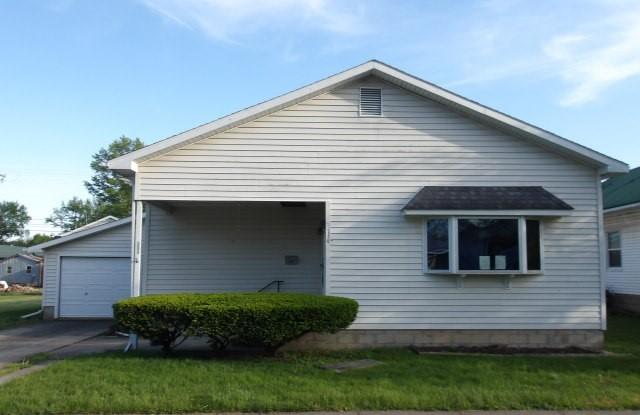 114 E 7th St., Flora, IL 62839