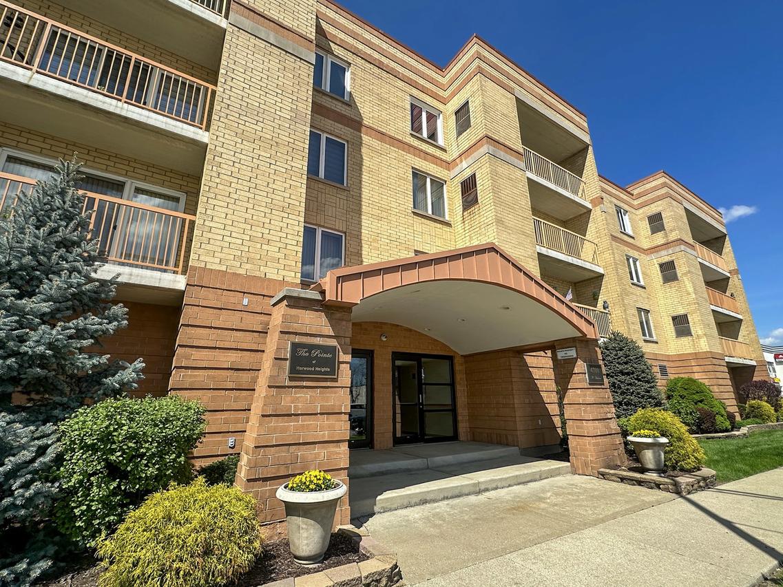4700 N Harlem Ave. #306, Harwood Heights, IL 60706