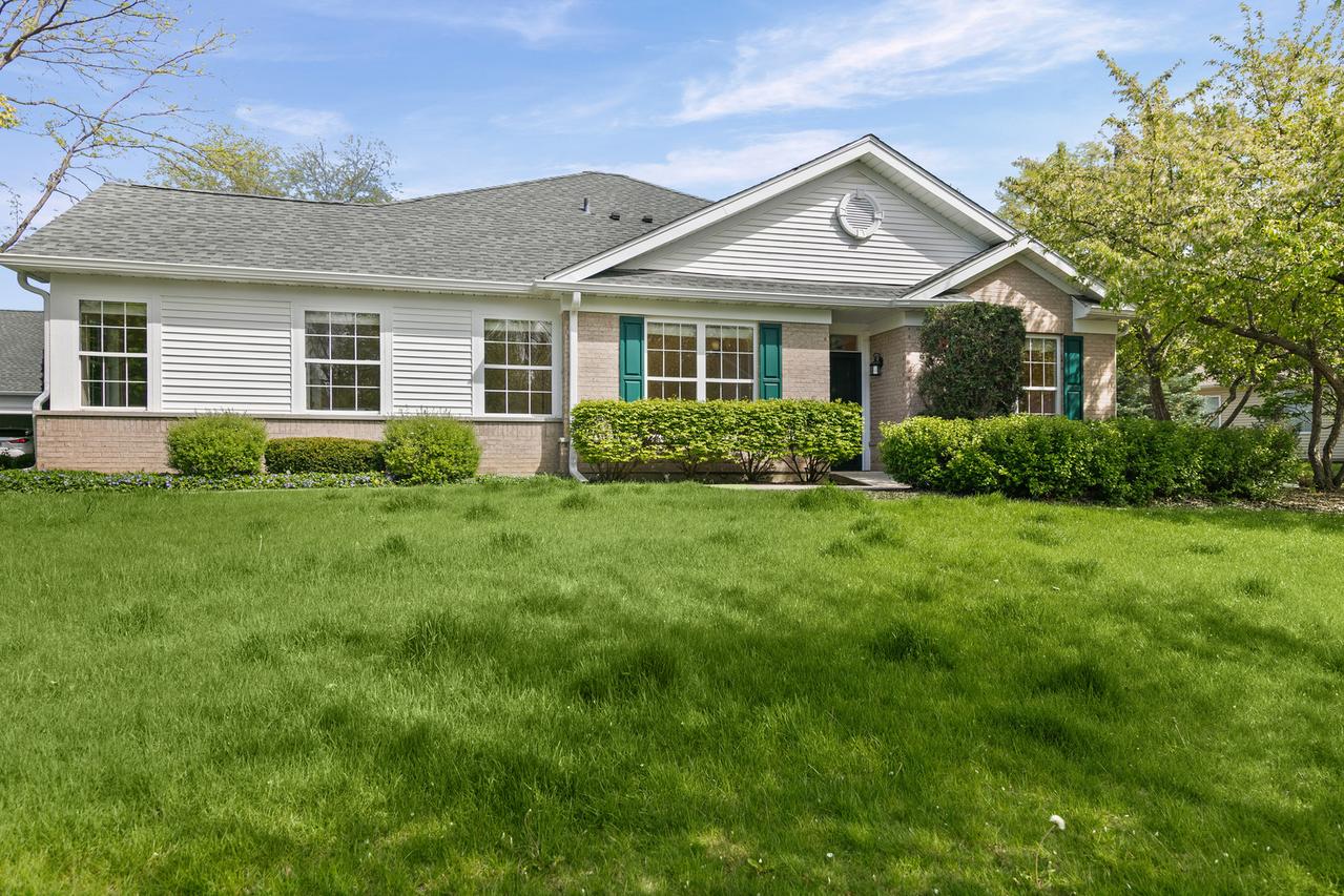 104 Enfield Ln., Grayslake, IL 60030