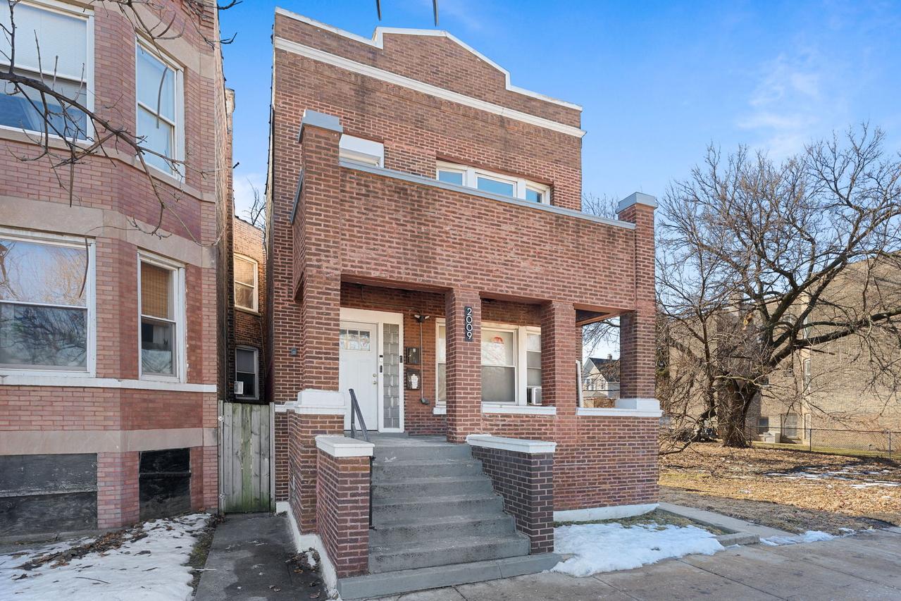 2009 W Garfield Blvd., Chicago, IL 60636