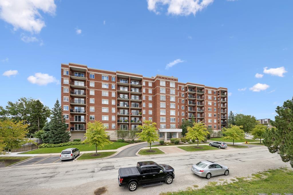 5555 N Cumberland Ave. #804, Chicago, IL 60656