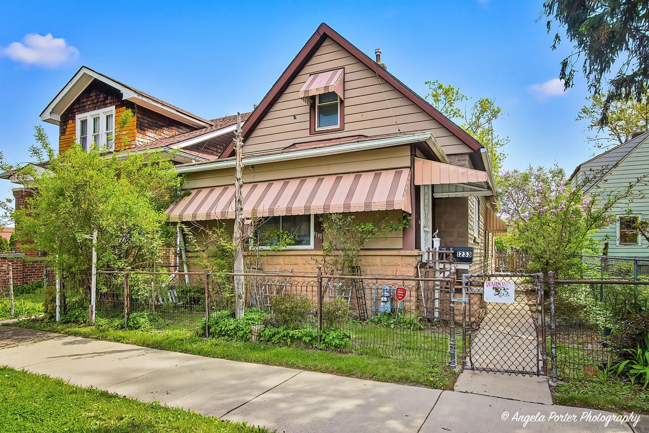 1233 Park Ave., North Chicago, IL 60064