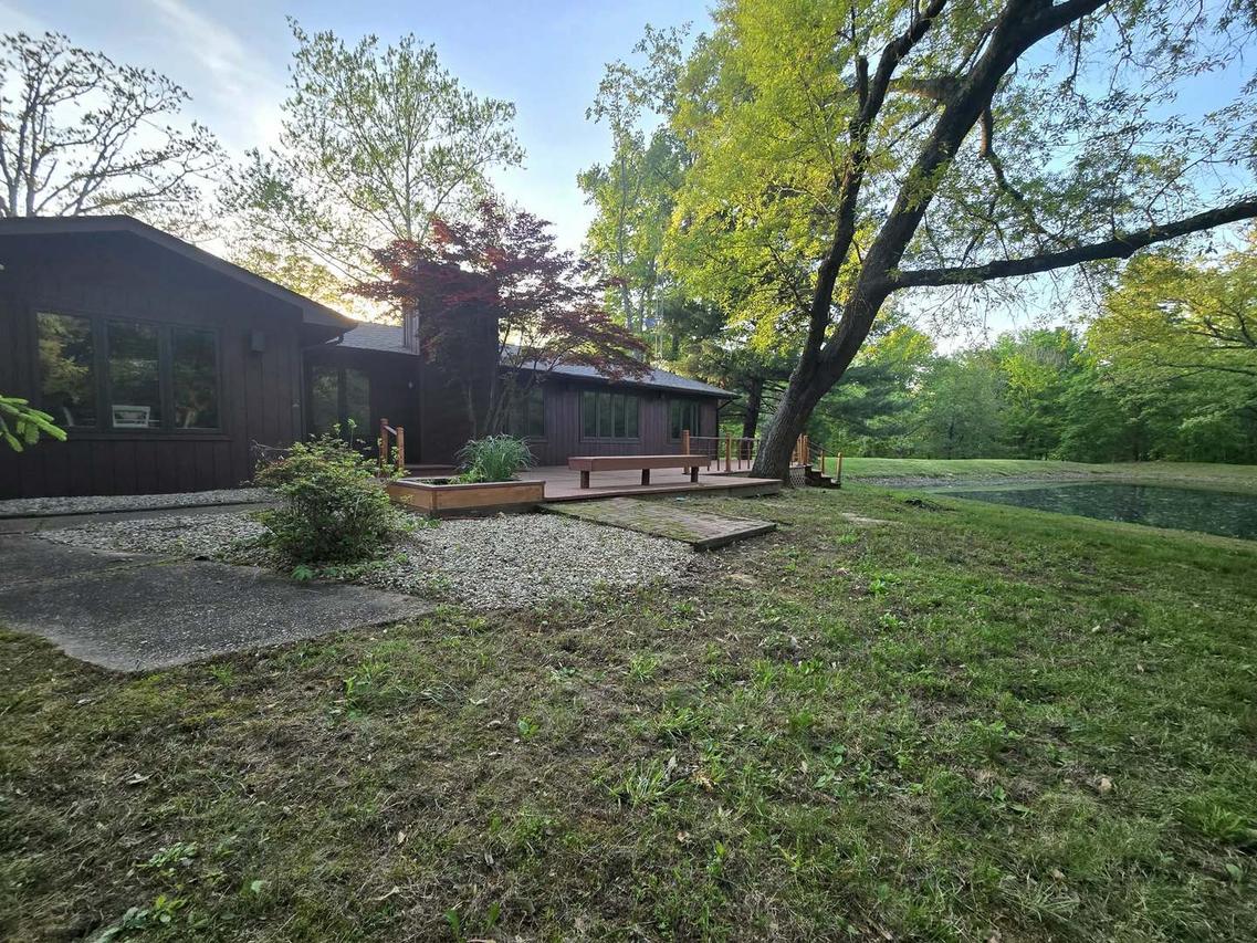 17647 N Old Centralia Ln., Mt Vernon, IL 62864