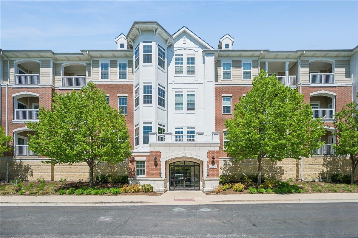 2750 Commons Dr. #312, Glenview, IL 60026