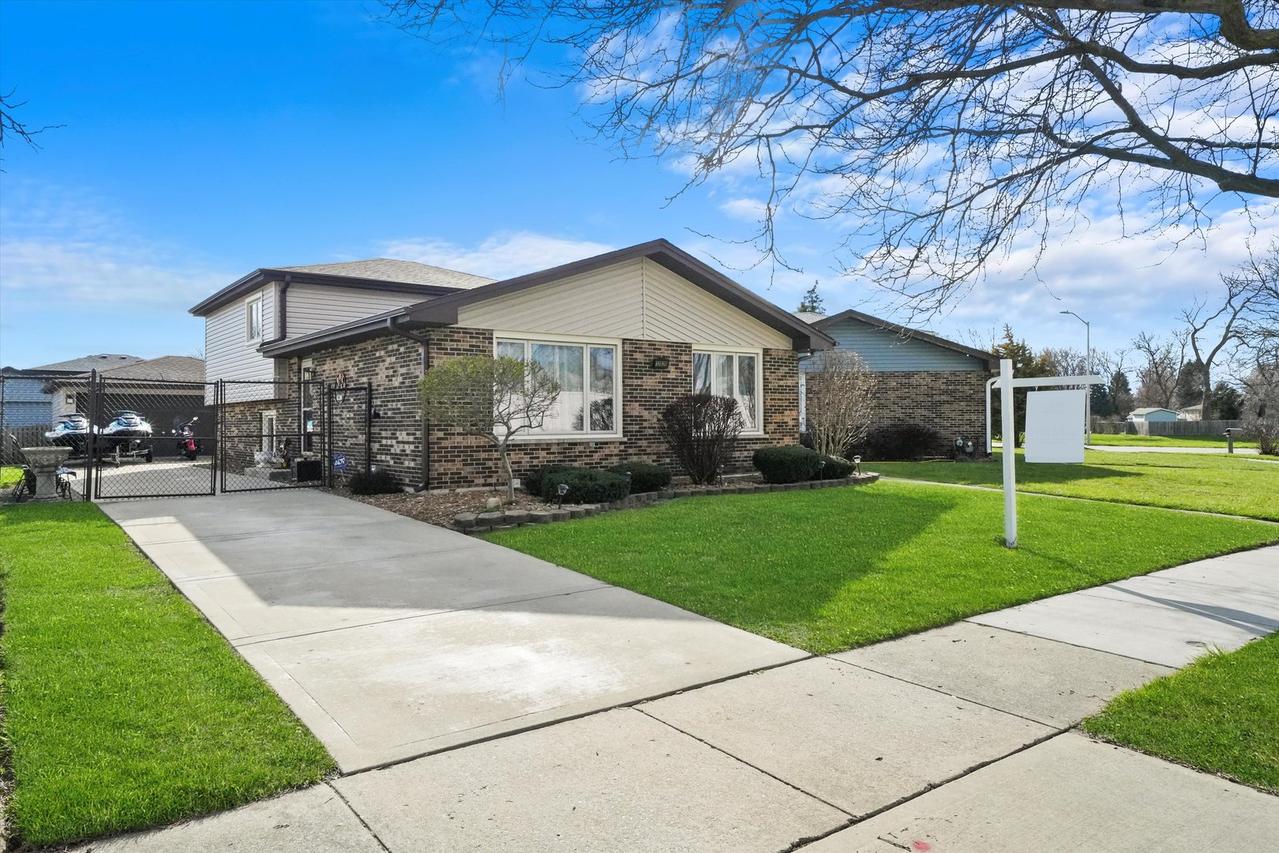 12820 S Blossom Dr., Alsip, IL 60803
