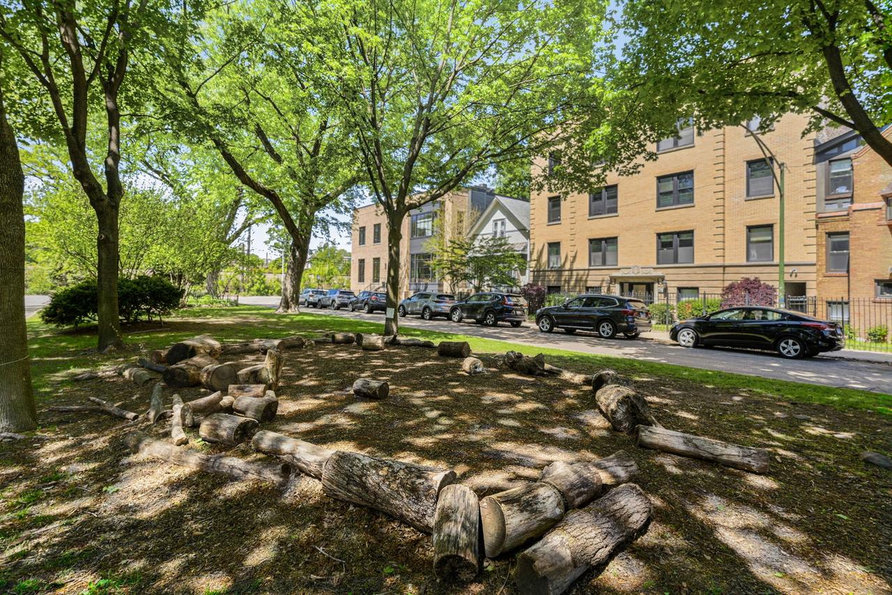 1744 W Henderson St. #2, Chicago, IL 60657