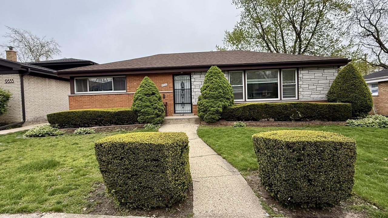 9527 Lowell Ave., Skokie, IL 60076