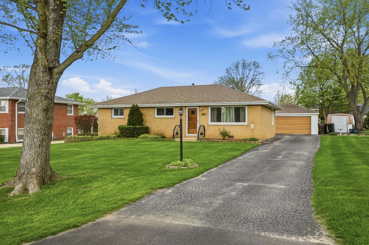 631 Pasadena Ave., Beecher, IL 60401