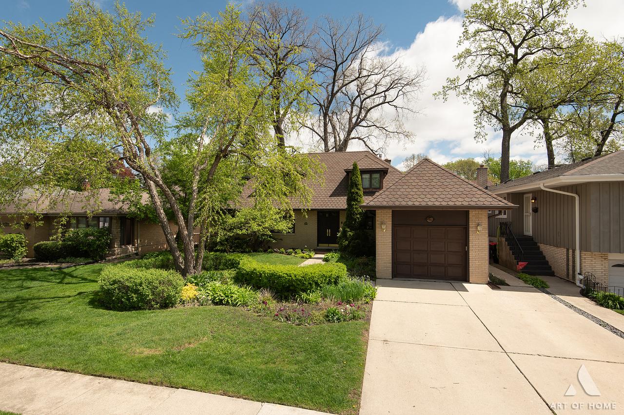 829 Sylviawood Ave., Park Ridge, IL 60068