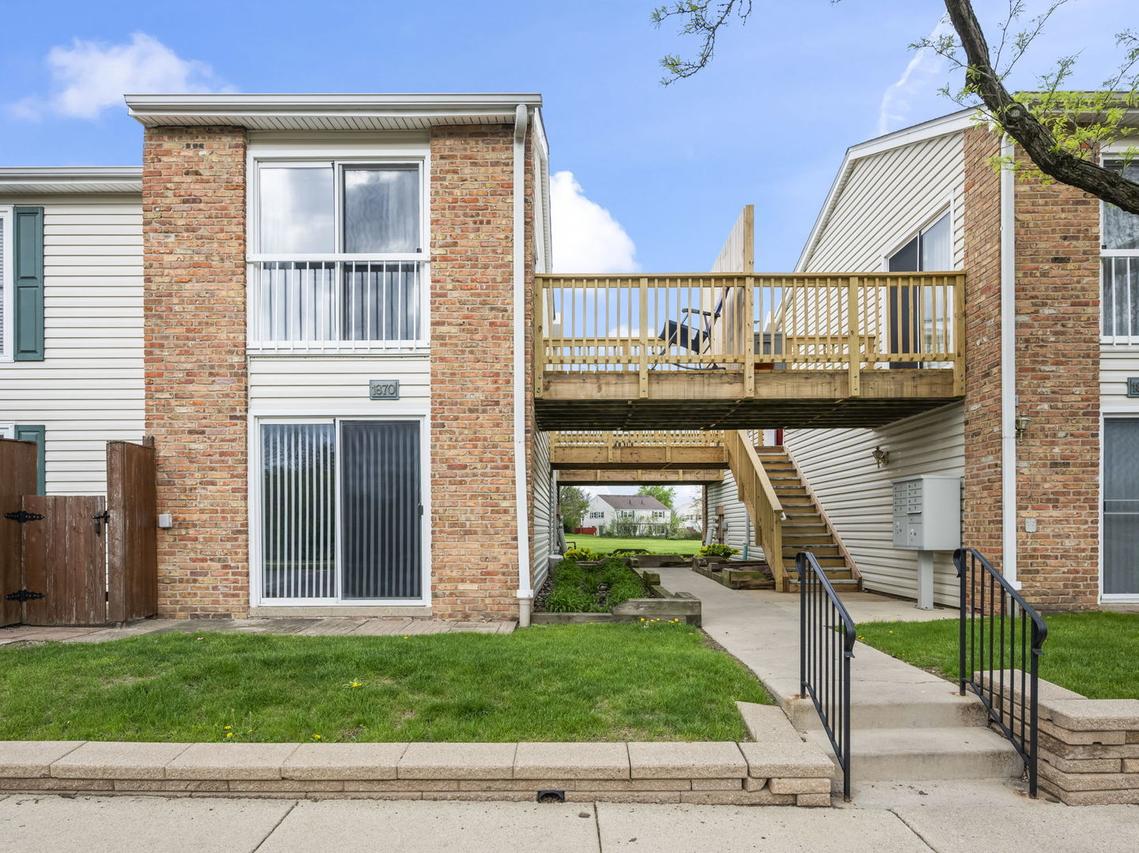 1870 Huntington Blvd. #A, Hoffman Estates, IL 60169