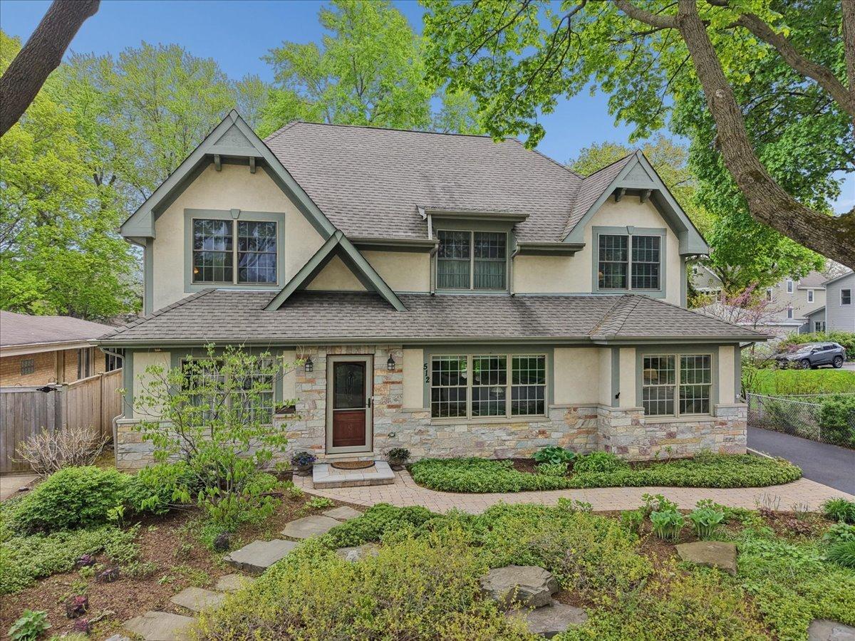 512 Oak St., Libertyville, IL 60048