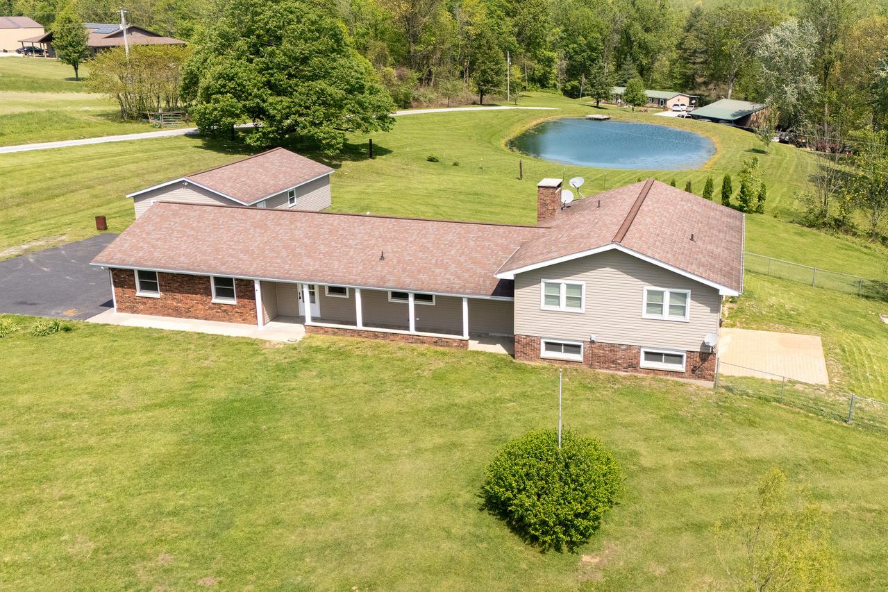 1040 Skyline Dr., Cobden, IL 62920