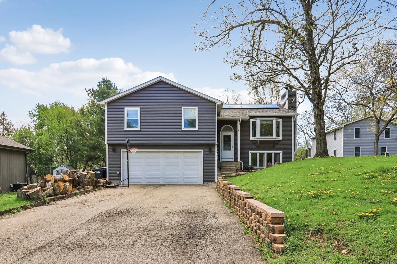1011 Ridgewood Ave., Mchenry, IL 60050
