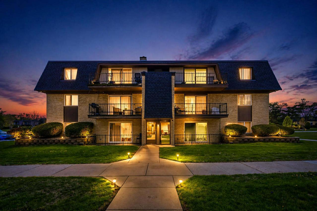 11133 S 84th Ave. #1B, Palos Hills, IL 60465