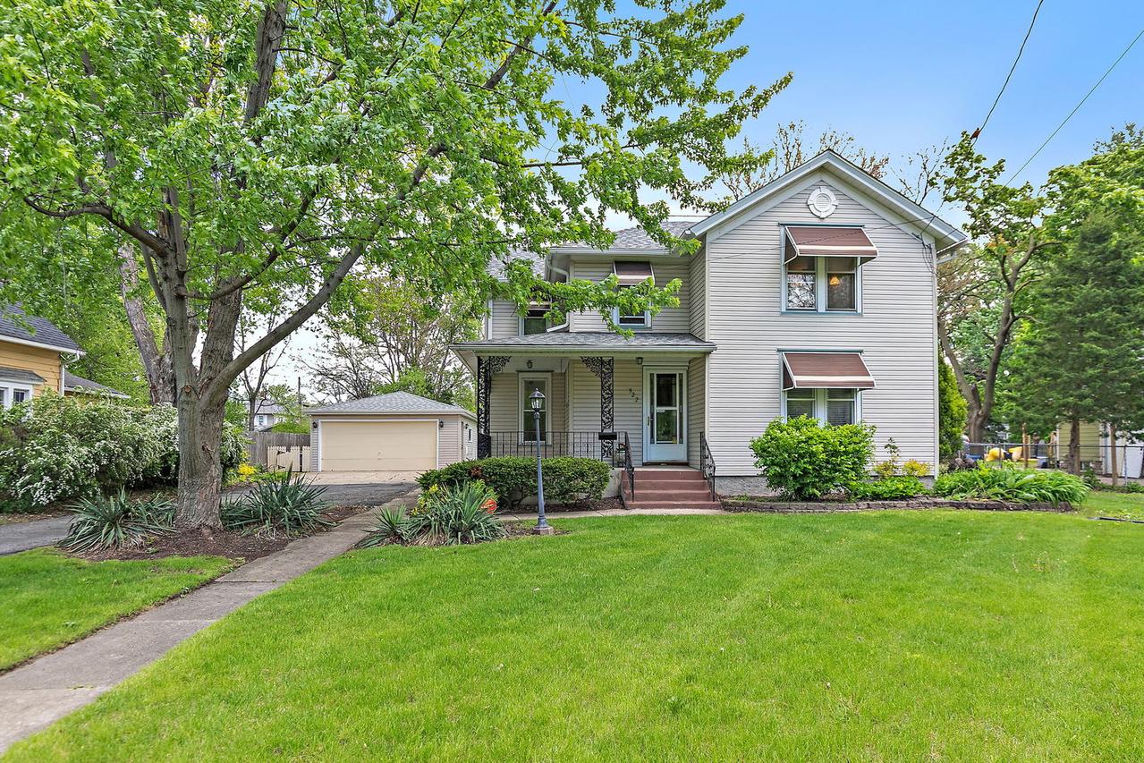 922 Douglas Ave., Aurora, IL 60505
