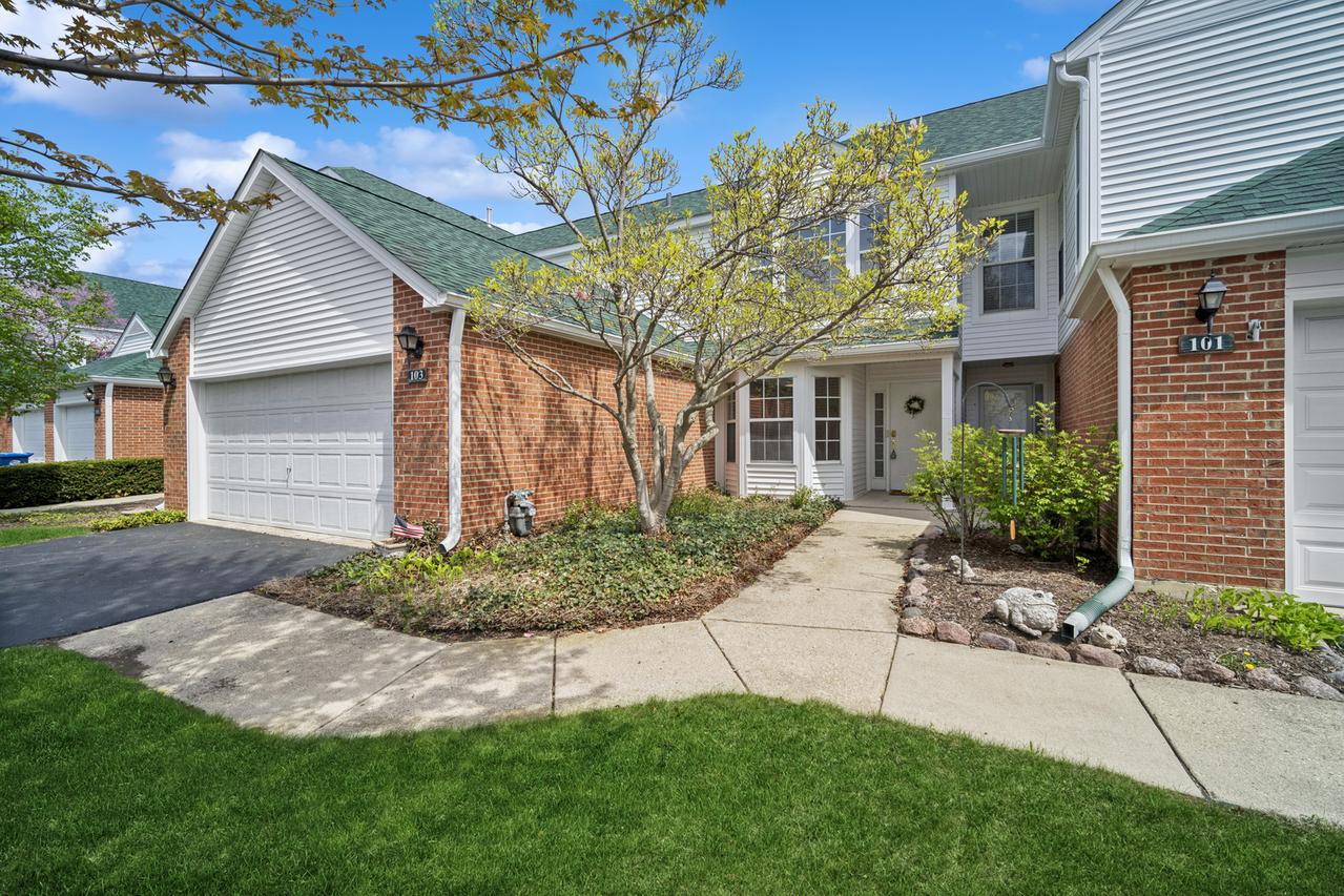 103 Meadowbrook Ln., Lake Bluff, IL 60044