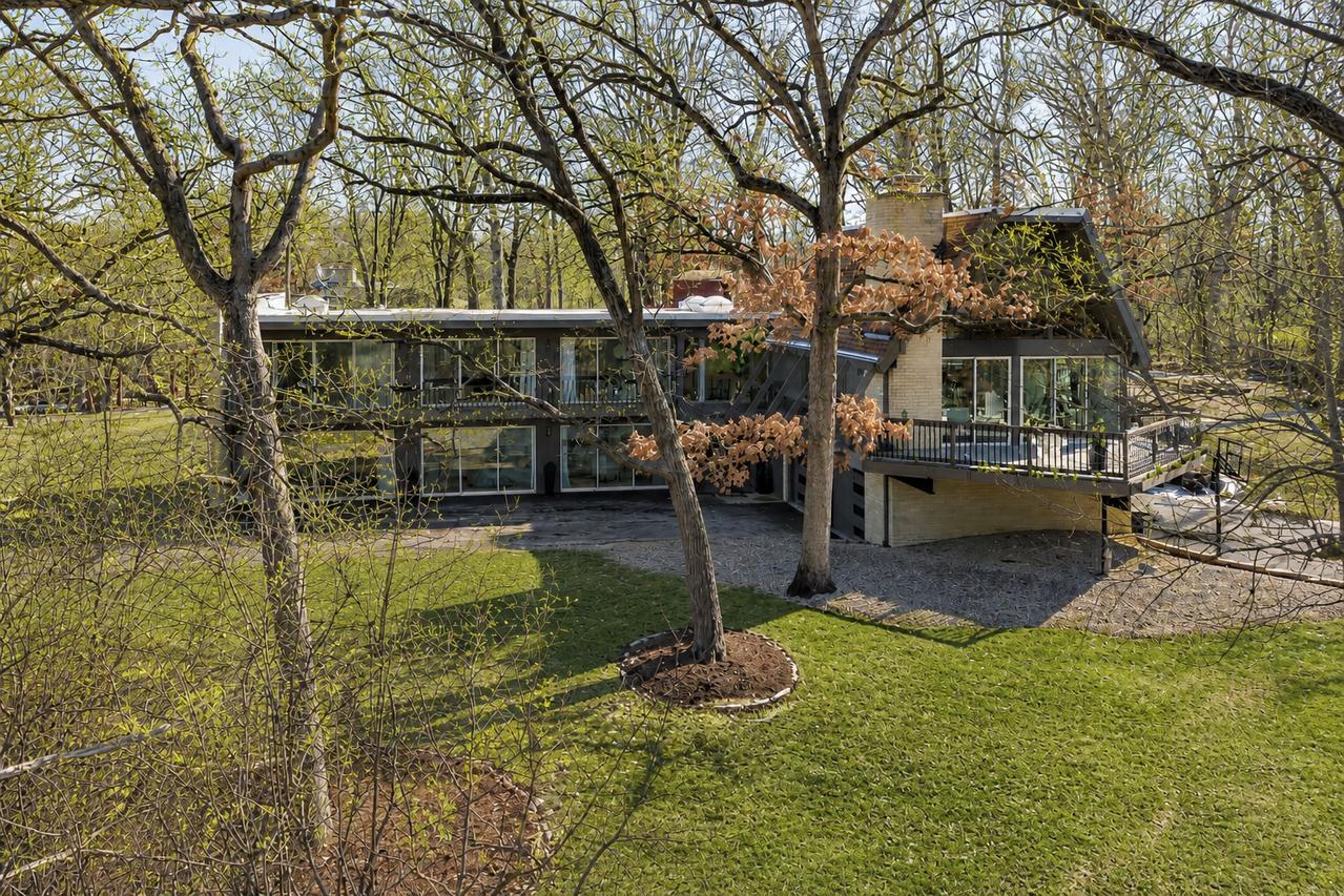 431 Maplewood Dr., Barrington, IL 60010