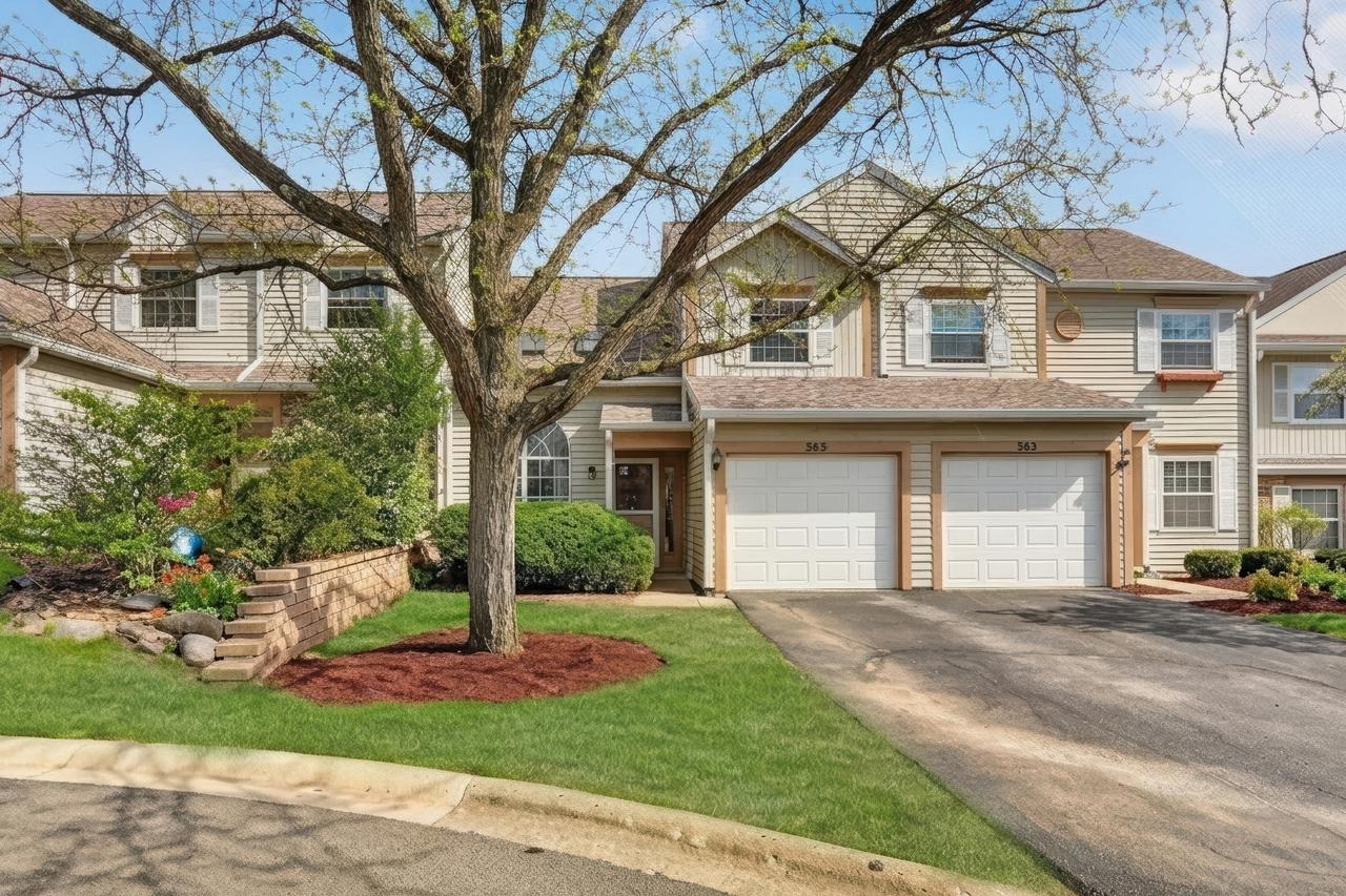 565 Ascot Ln., Streamwood, IL 60107