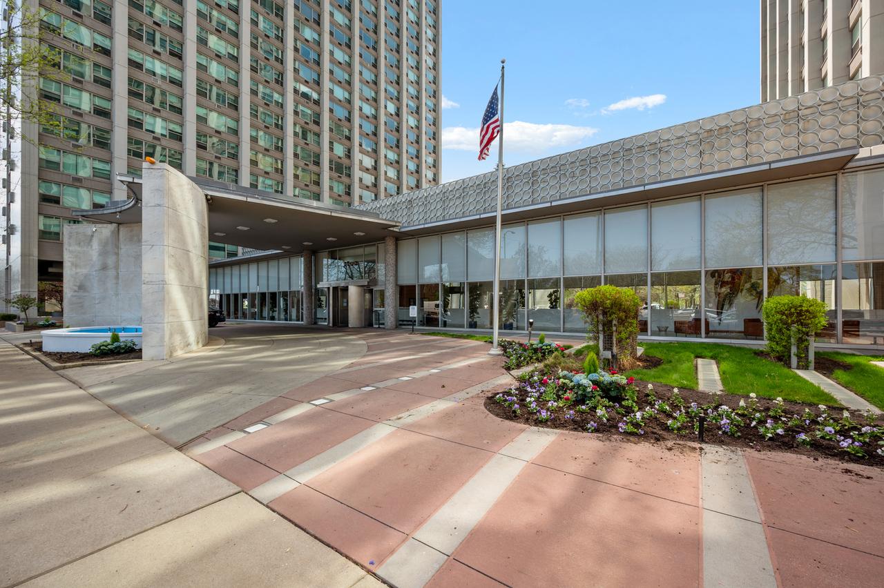 3600 N Lake Shore Dr. #1608, Chicago, IL 60613