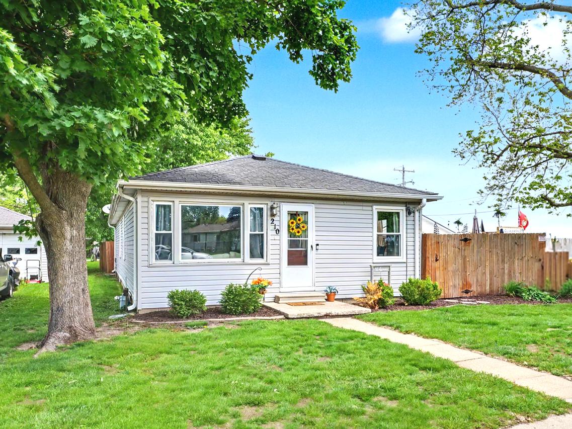 210 North St., Fisher, IL 61843