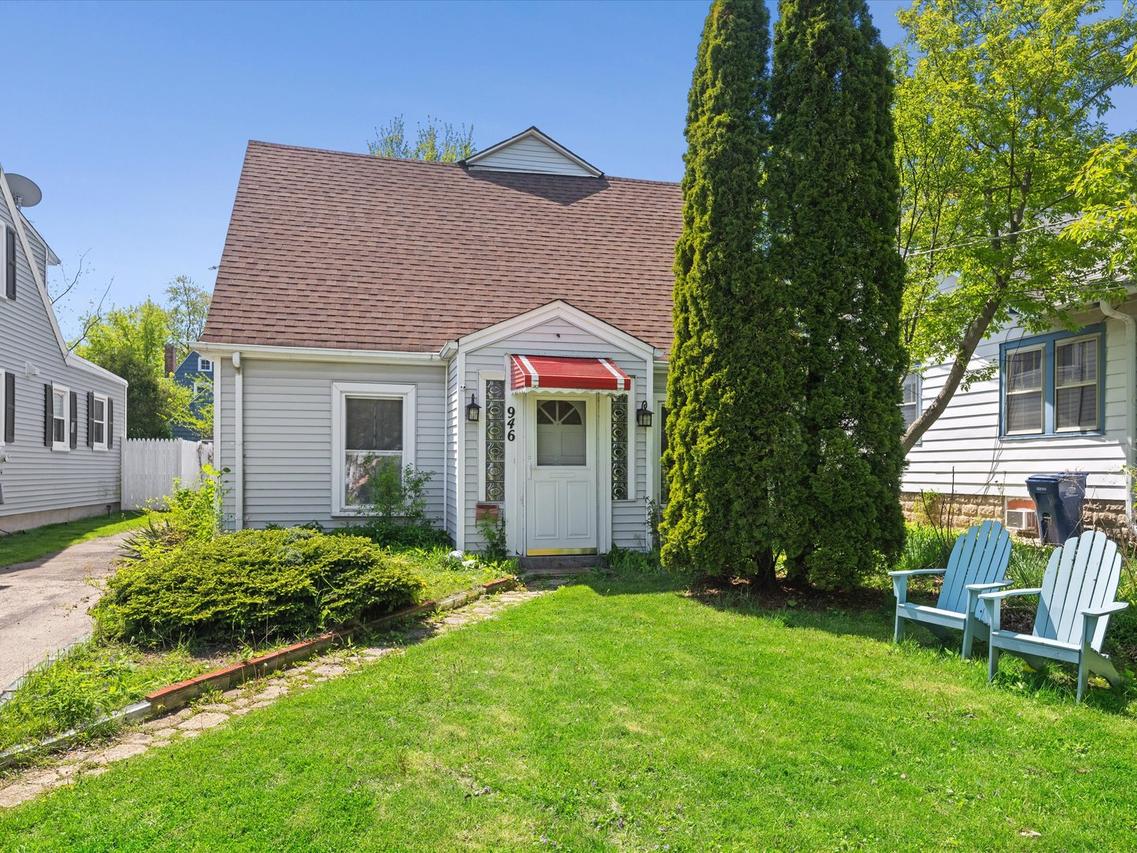 946 Burton Ave., Highland Park, IL 60035