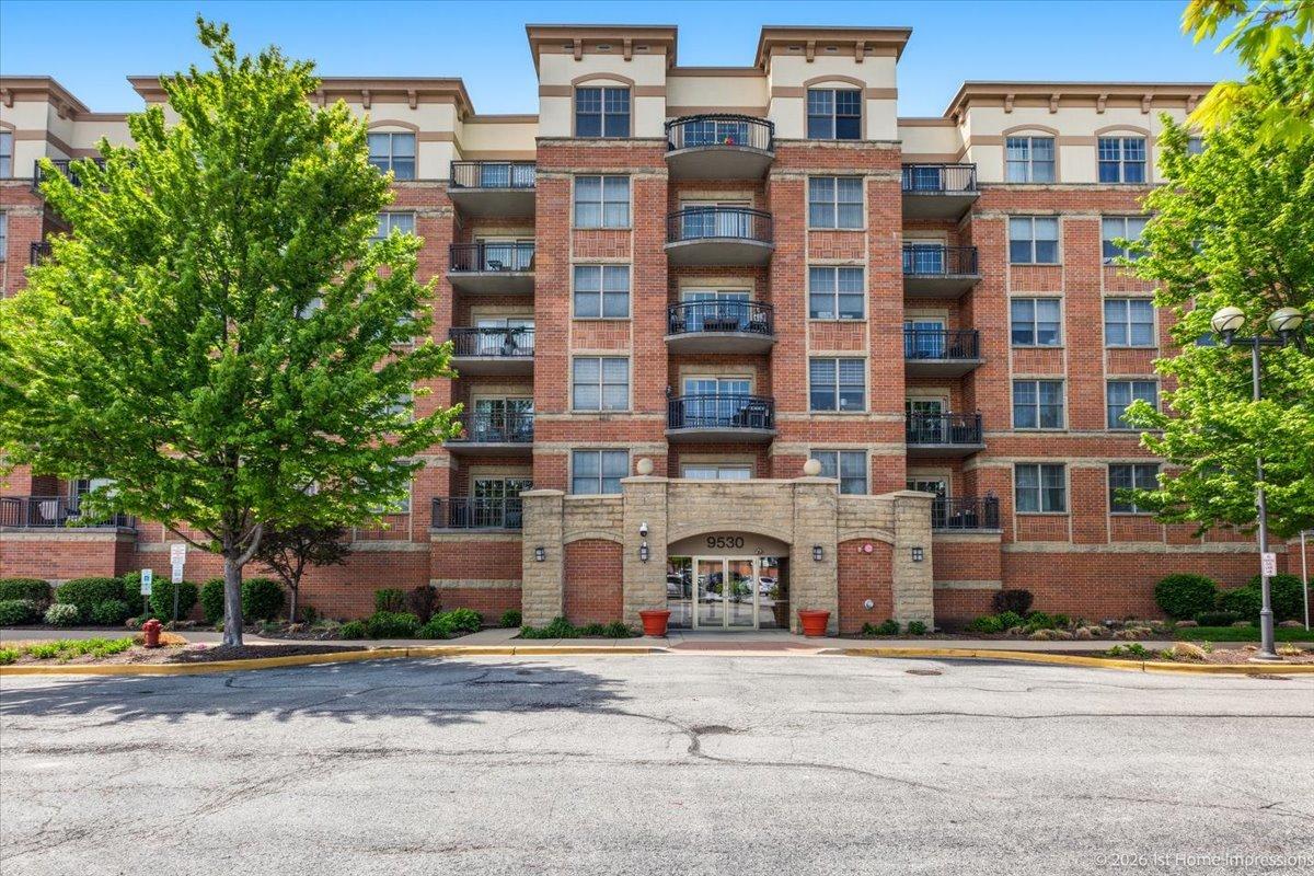 9530 Cook Ave. #411, Oak Lawn, IL 60453