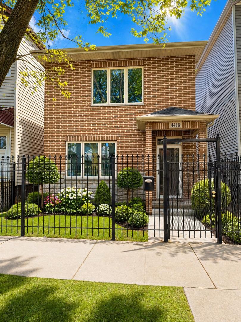 4418 S Wallace St., Chicago, IL 60609