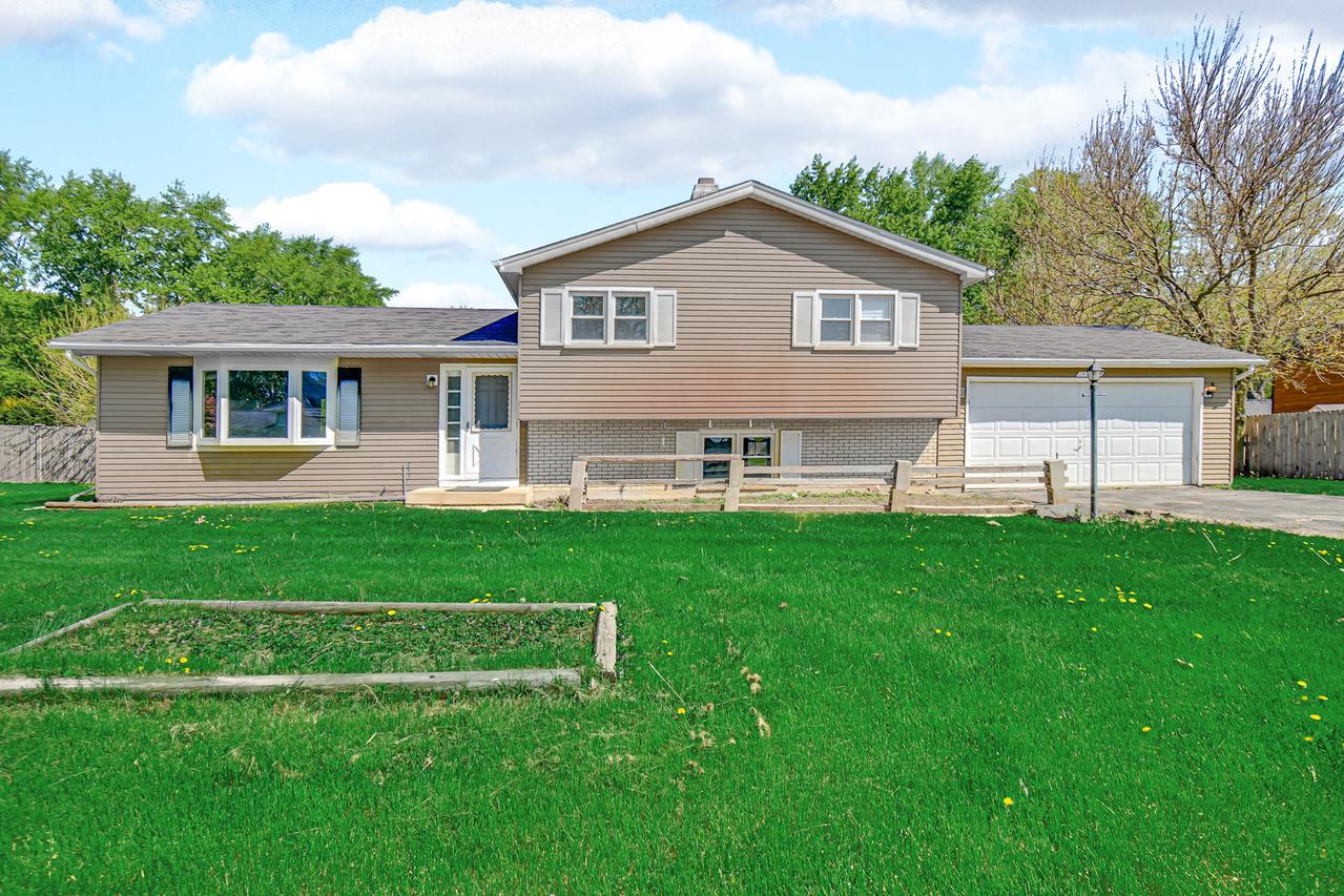 28W502 Leverenz Rd., Naperville, IL 60564