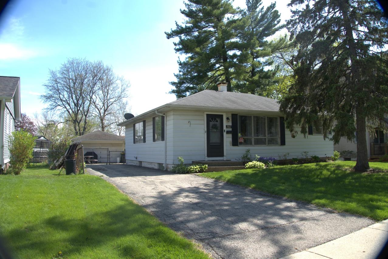 2807 Starling Ln., Rolling Meadows, IL 60008
