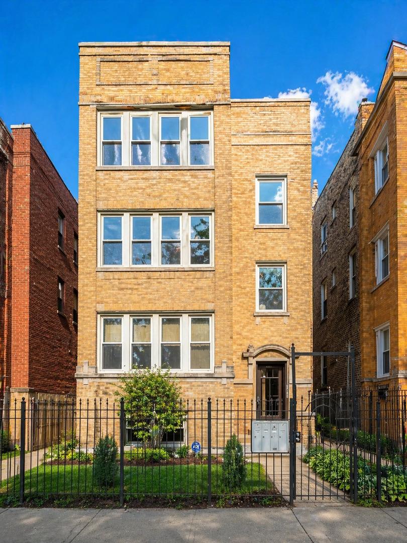 6335 N Claremont Ave., Chicago, IL 60659