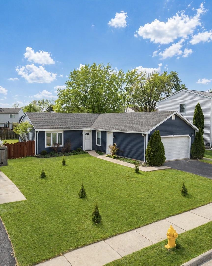828 Huron Ct., Carol Stream, IL 60188