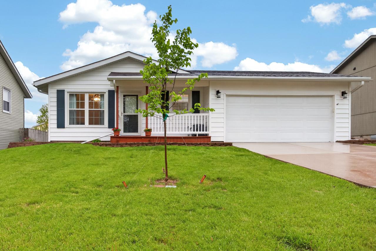 8 Ivey Ct., Bloomington, IL 61701