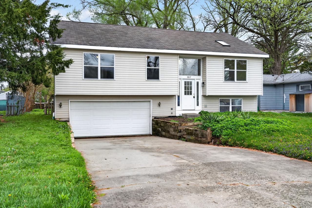 5217 N Pleasant View Dr., Mchenry, IL 60050