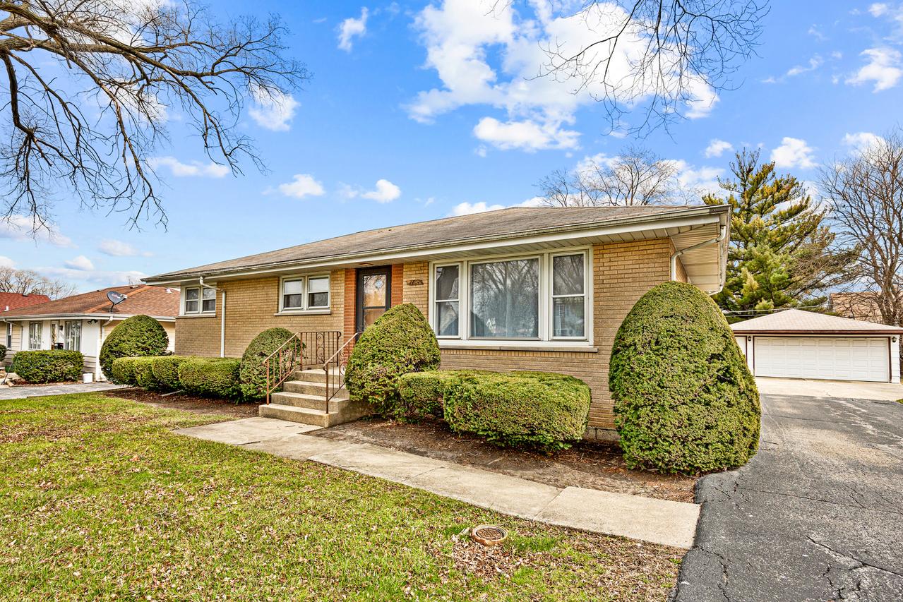 2701 Lee St., Melrose Park, IL 60164