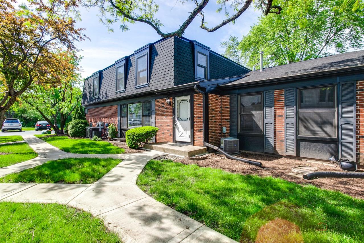 838 Inverrary Ln., Deerfield, IL 60015