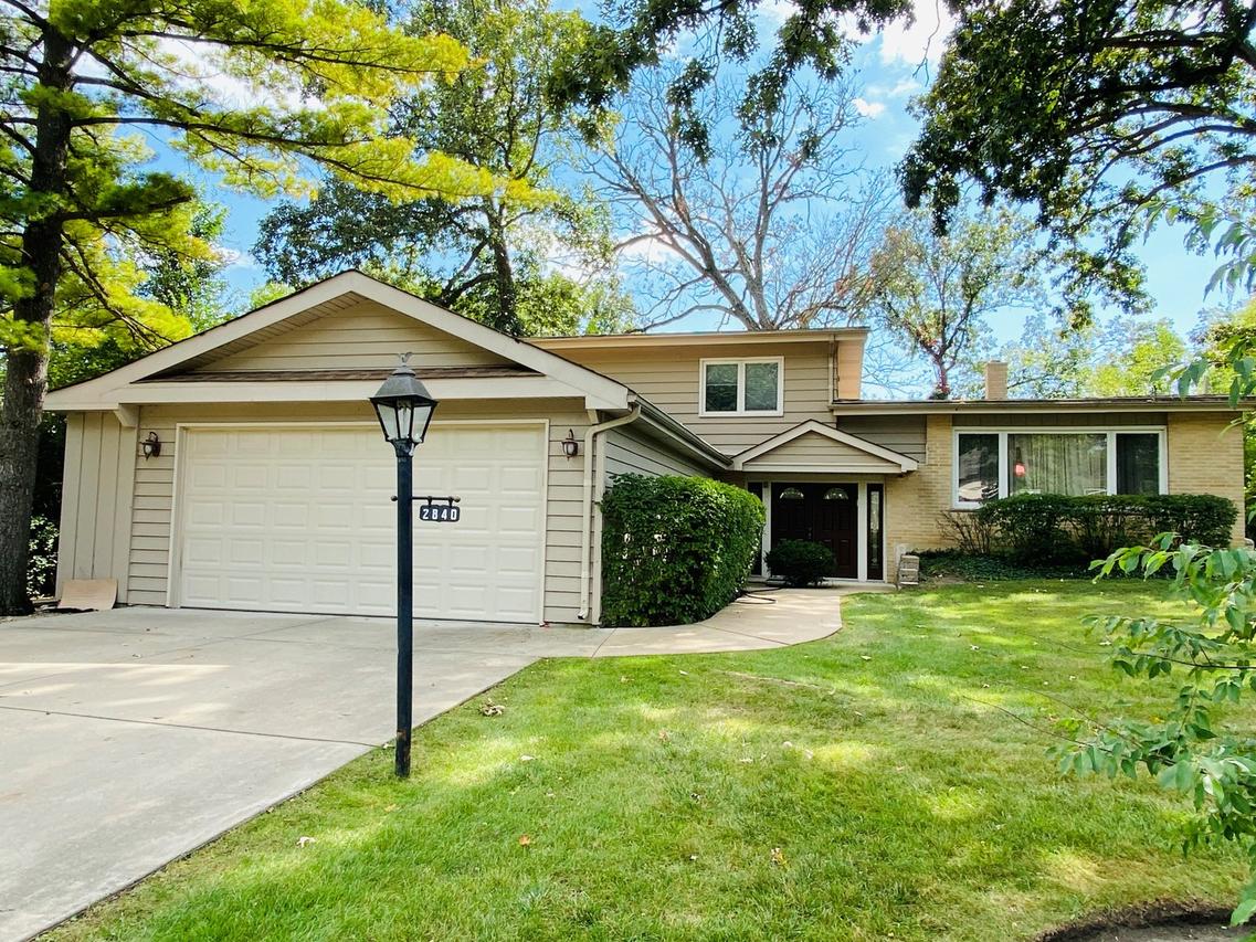 2840 Twin Oaks Dr., Highland Park, IL 60035