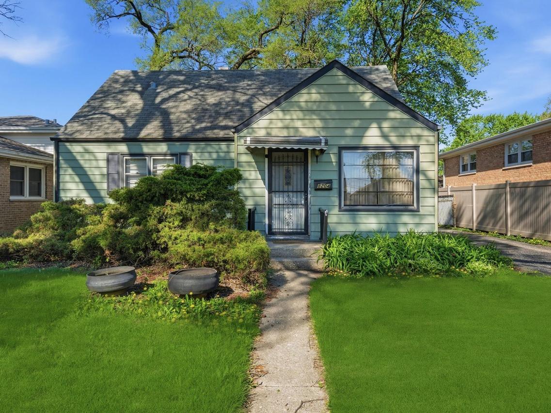 8204 Austin Ave., Burbank, IL 60459