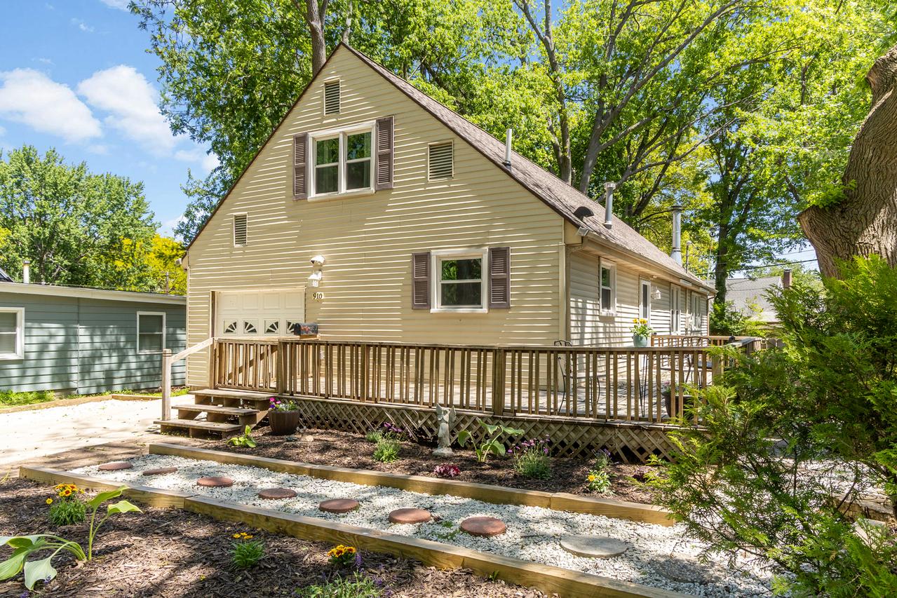 910 Foley Ave., Champaign, IL 61820