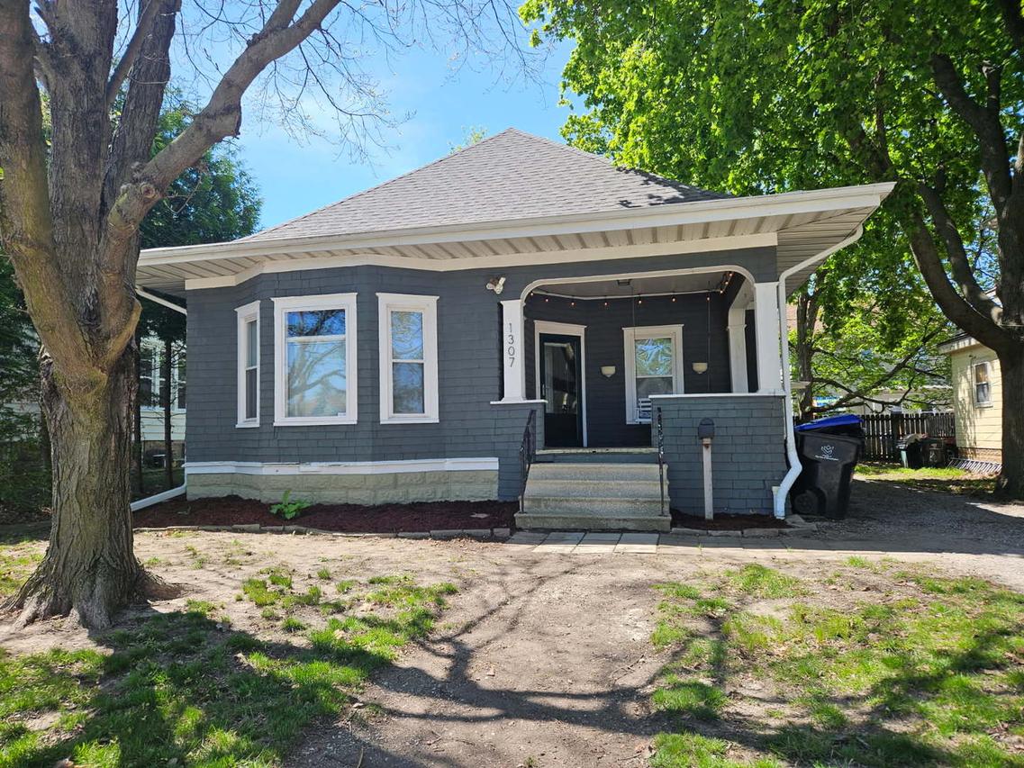 1307 S Main St., Bloomington, IL 61701