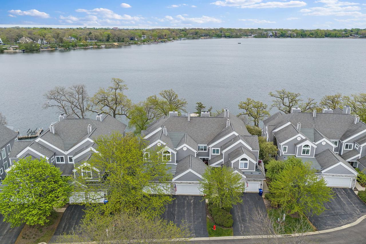 237 Sandy Point Ln., Lake Zurich, IL 60047