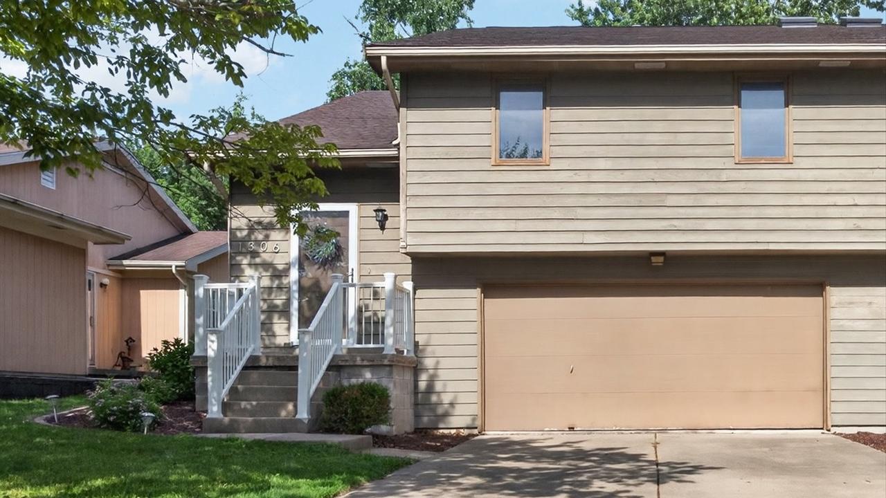1306 Cadwell Dr., Bloomington, IL 61704