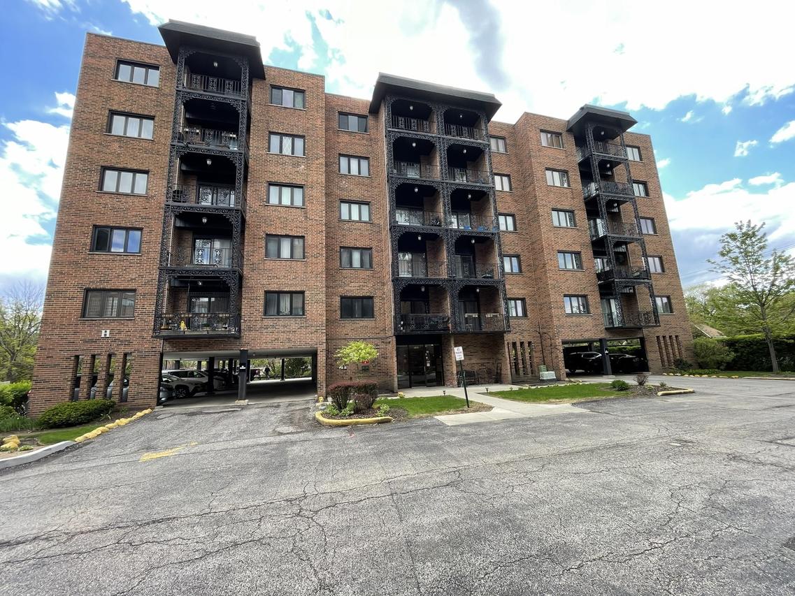 9395 Landings Ln. #602, Des Plaines, IL 60016