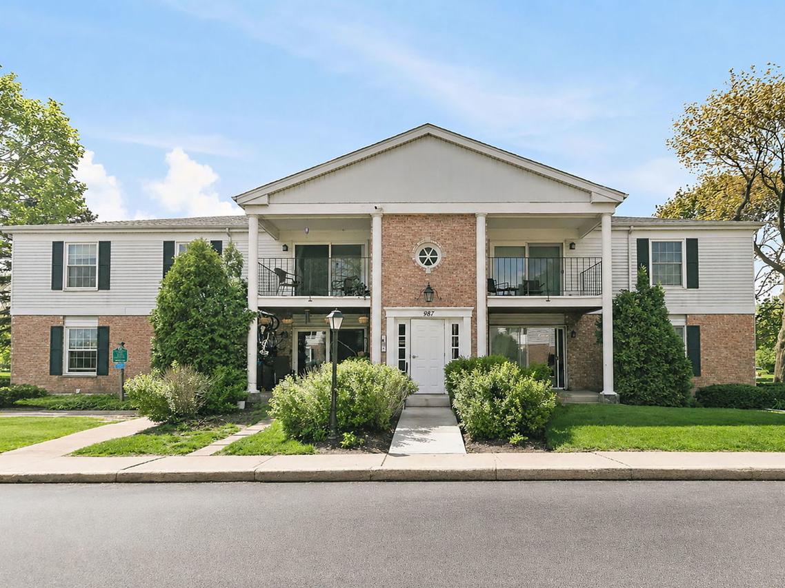 987 Golf Course Rd. #4, Crystal Lake, IL 60014